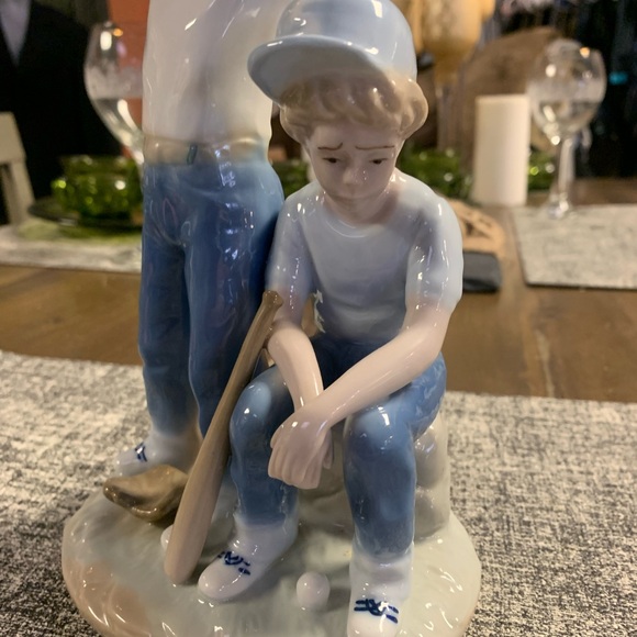 Paul Sebastian "Home Run" fine porcelain figurine - Picture 3 of 8